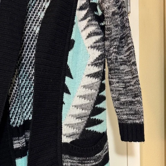Southwest Sass Charlotte Russe Cardigan — Cozy, Bold & Ready to Slay (Size M) - Picture 6 of 6